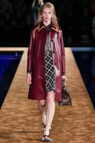 Look 32